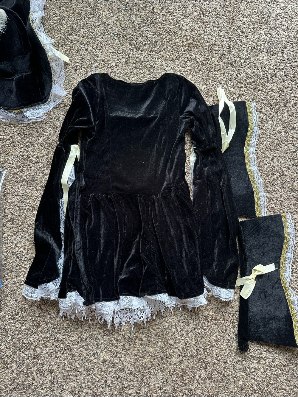 Spirit Halloween Madame Musketeer Costume size small - Picture 9 of 12